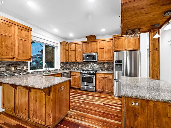 3rd image of 14635 Sugarpine St