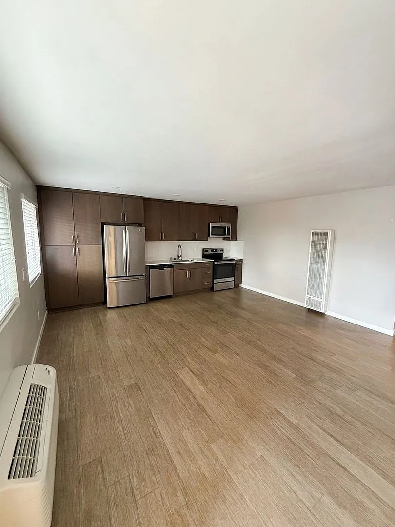 4453 North Ave — Photo 2