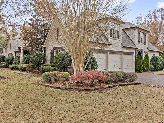 2nd image of 1614 Dogwood Creek Dr