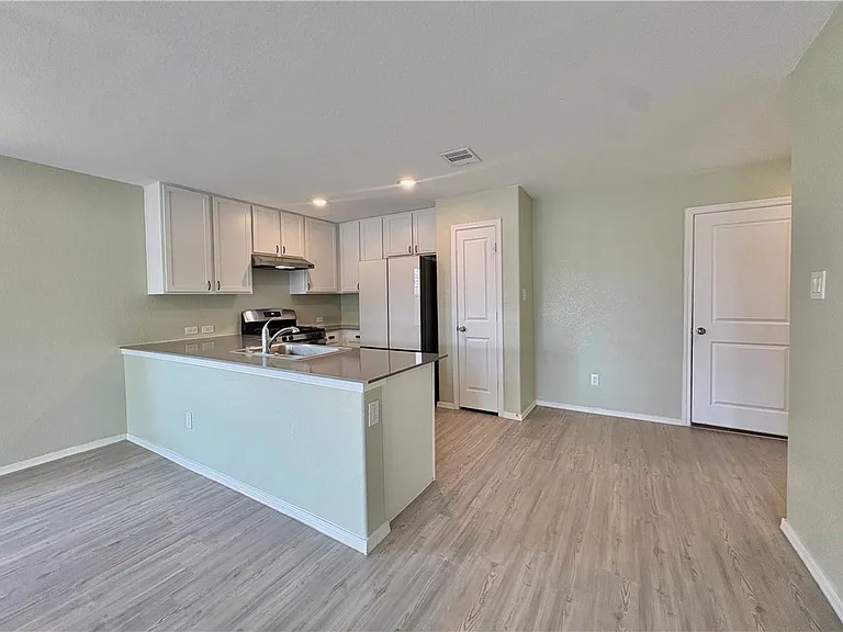 1109 Demeter Dr — Photo 5