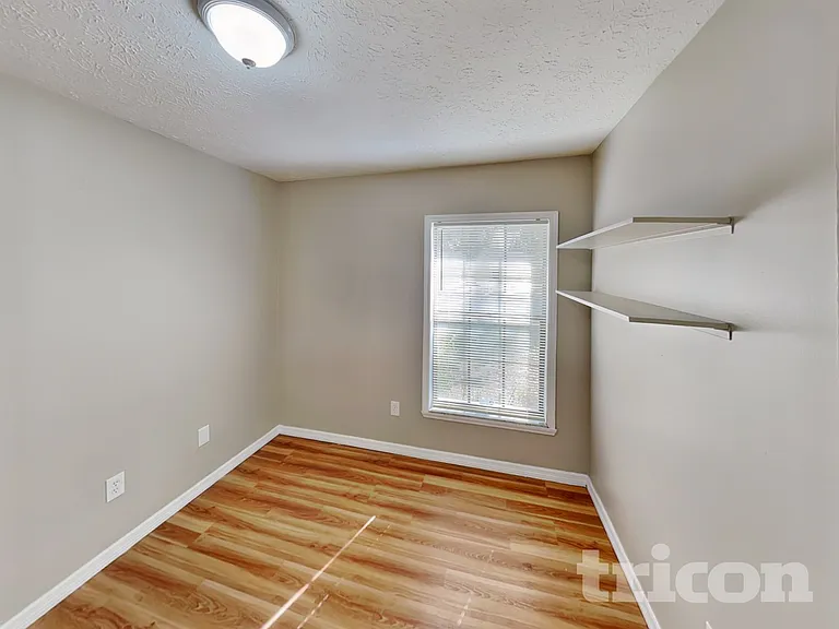 2704 Manor Hill Dr — Photo 14