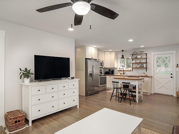3rd image of 9718 W 57th Pl