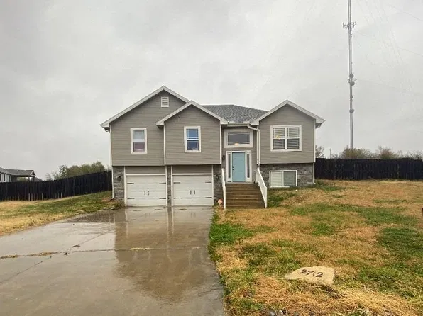 2712 Sage Ct, Junction City, KS 66441