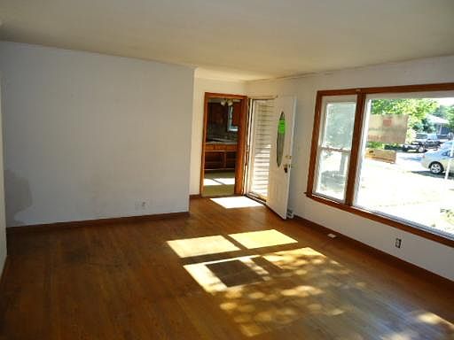 2nd image of 10558 Worth Ave