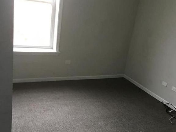 4th image of 4612 S Lake Park Ave APT 3E