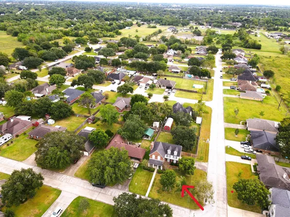 1130 Steven Dr, Alvin, TX 77511