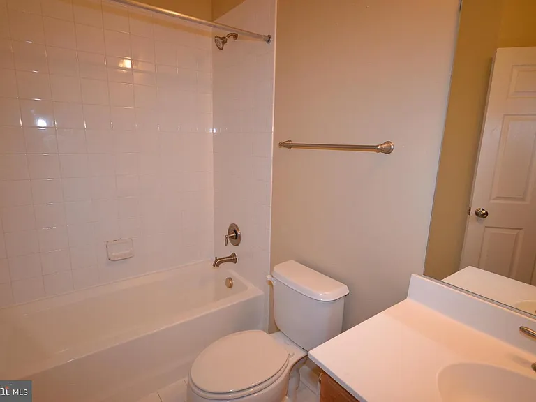 8921 Amelung St — Photo 17