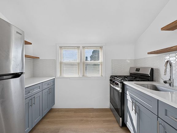 3rd image of 69 Bank St Floor 2