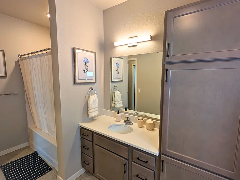 Carlson Place Apartments — Photo 15