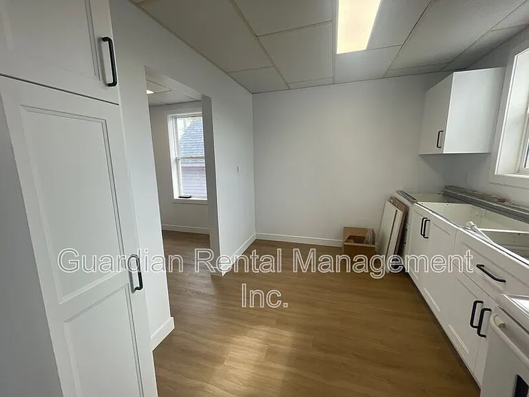 245 McIntyre St #2 — Photo 5
