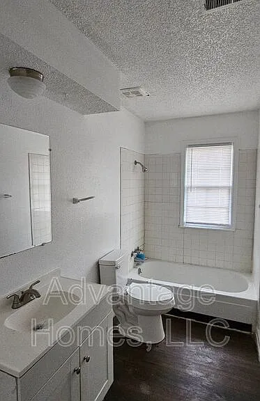 726 N 70th St — Photo 12