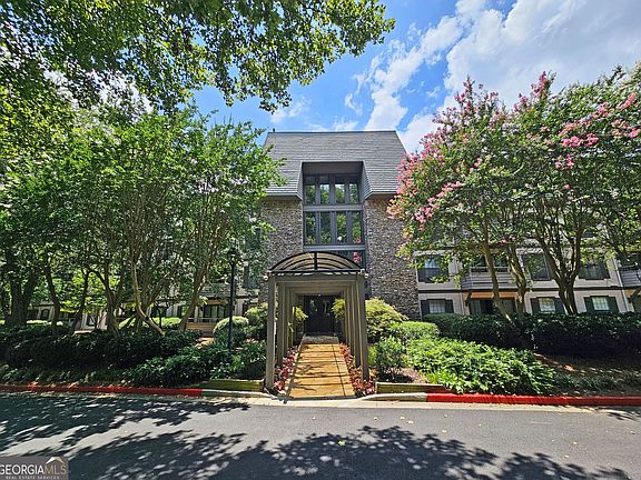 3rd image of 1106 Highland Bluff Dr SE #106