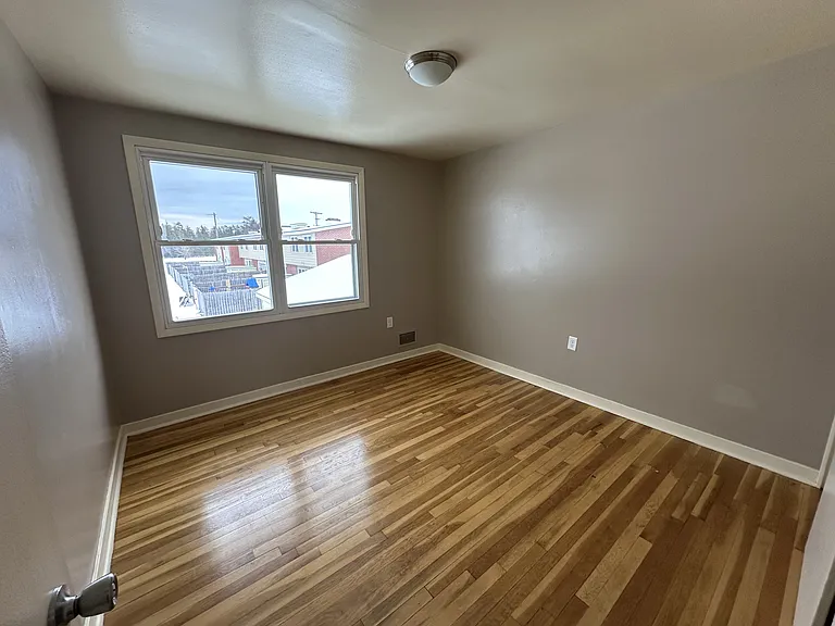 374 Commando St — Photo 6