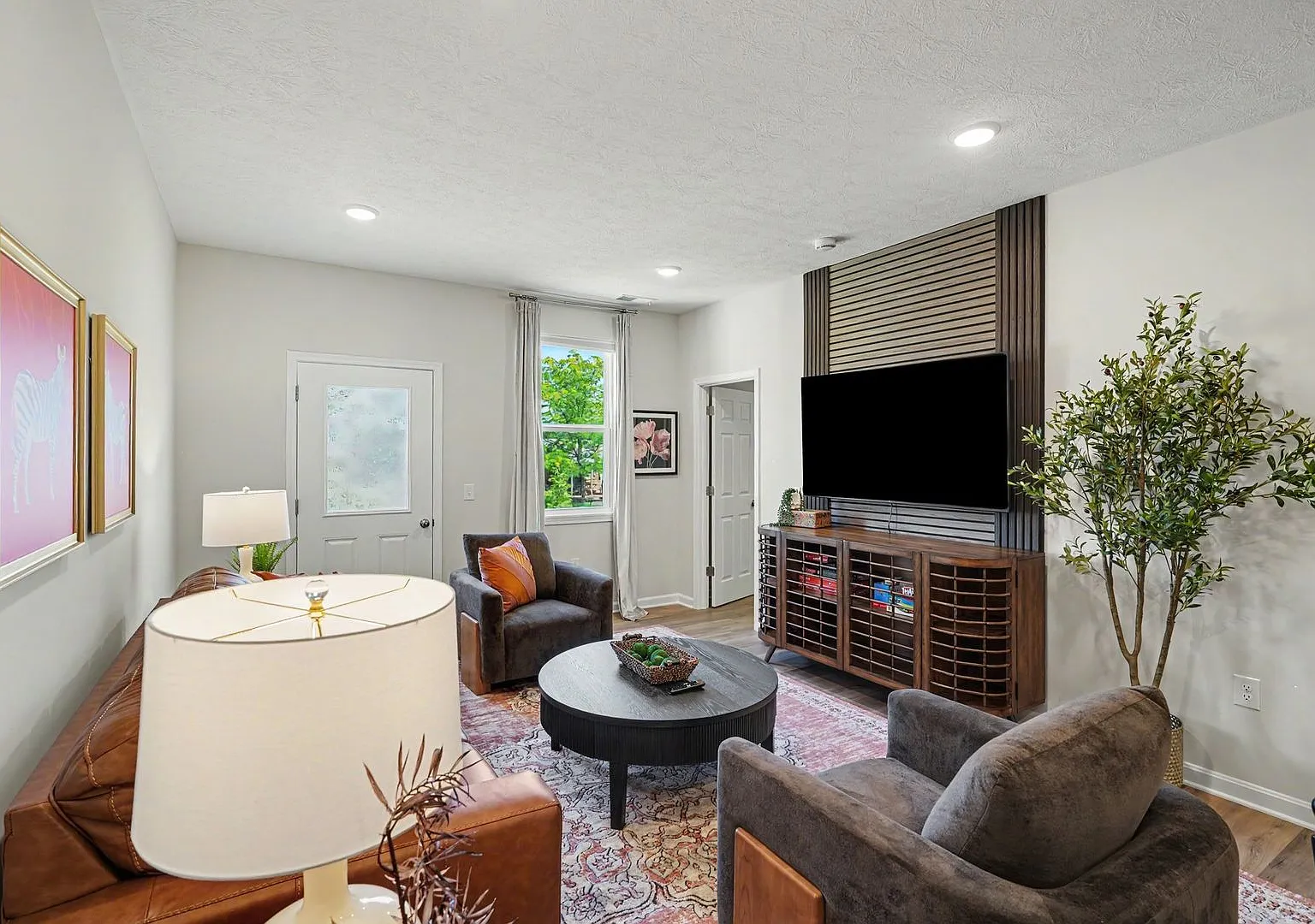 Spacious New 2BR/2BA Duplex Outside Of Cincinnati — Photo 2