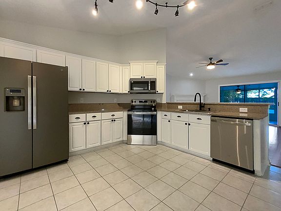 4th image of 13102 Rogers Island Dr S #1