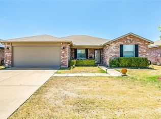 124 Queen Annes Dr, Burleson, TX 76028