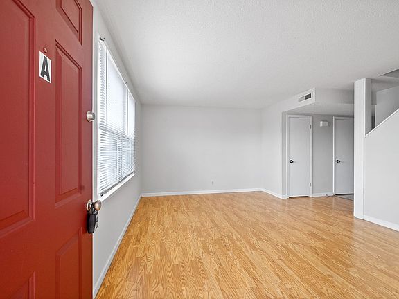 5th image of 146 Darlene Dr