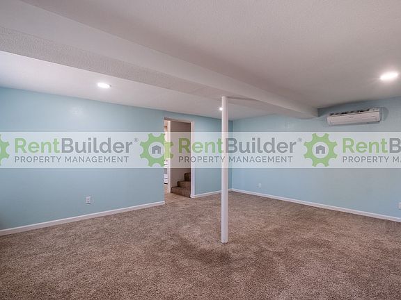 4th image of 411 Wellesley Dr SE #B
