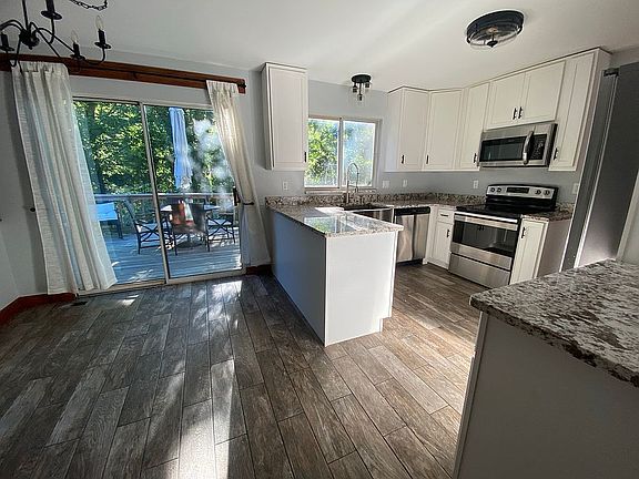 3rd image of 4606 Hickory Ridge View Ct