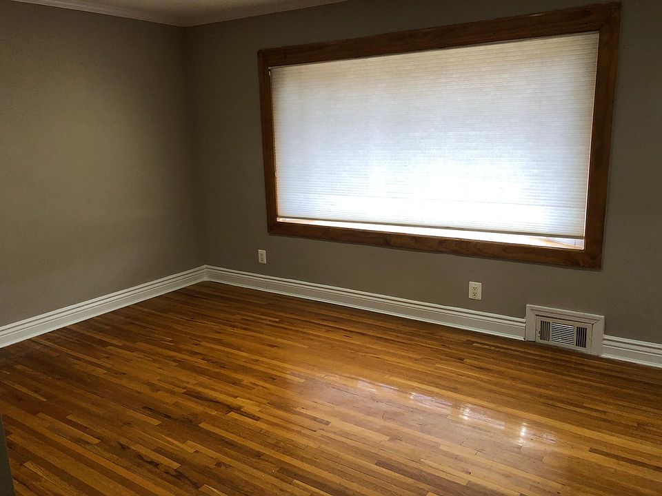 1st image of 1010 Oaks Dr