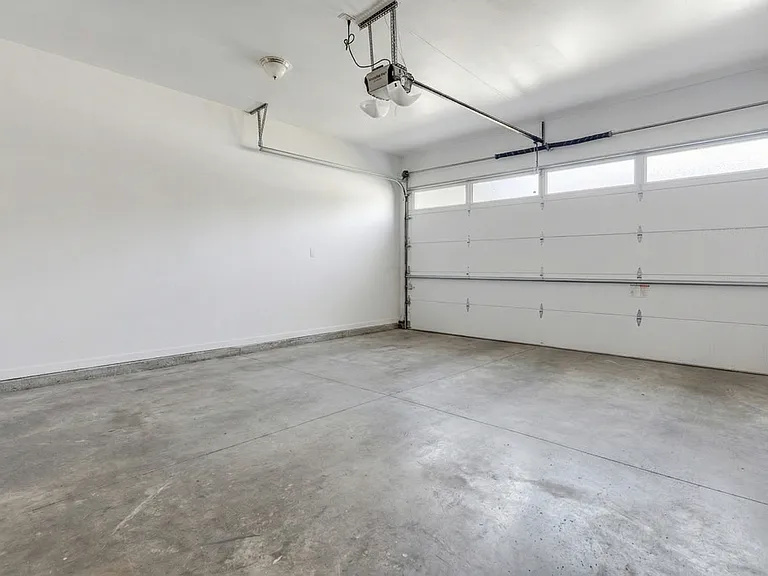 367 S Oak Ave — Photo 28