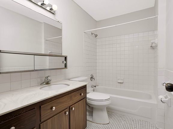 4th image of 10890 S Shore Dr APT 5