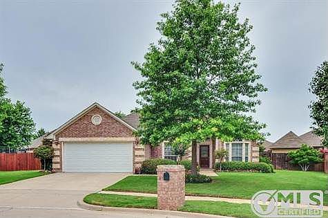 1st image of 2325 Glenmoor Dr