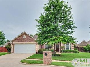 2325 Glenmoor Dr, Arlington, TX 76001