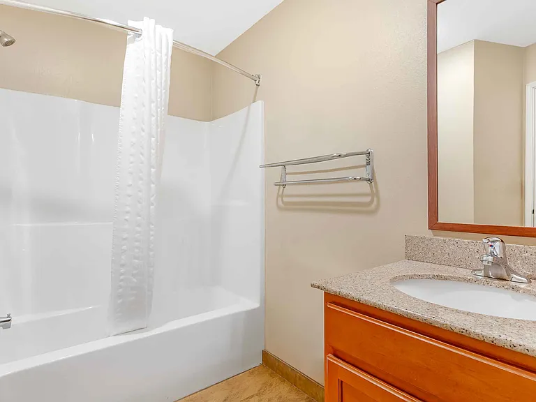 Studio Suite - 1 Queen Bed