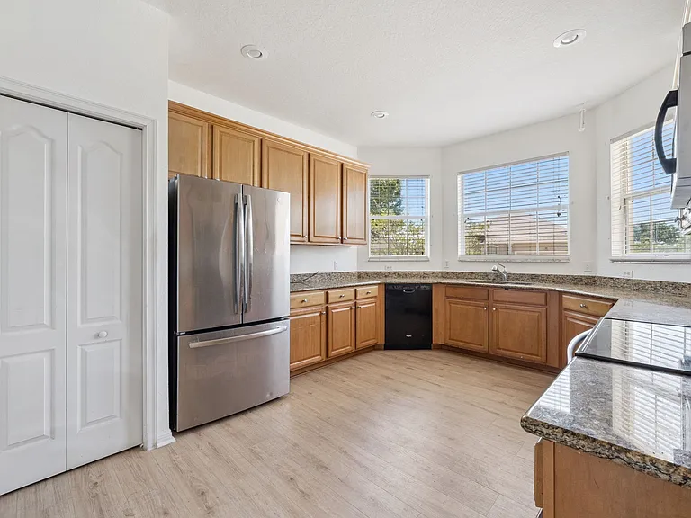 7055 Heatherbrook Dr — Photo 14