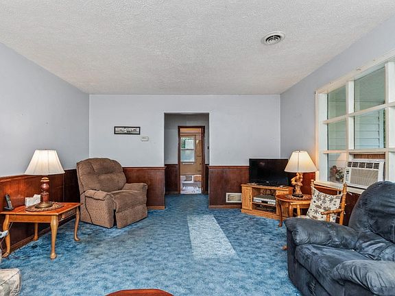 3rd image of 5881 Rose Ln