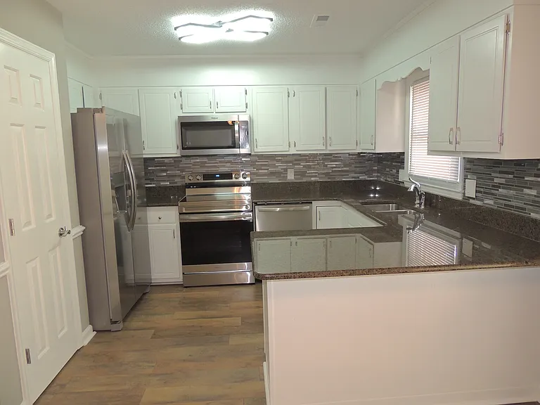 5421 Thompson Cir — Photo 5