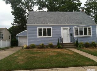252 N Nassau Ave, Massapequa, NY 11758