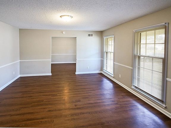 4th image of 3482 Fox Leigh Dr