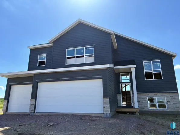 2609 S Copper Creek Ave, Sioux Falls, SD 57110