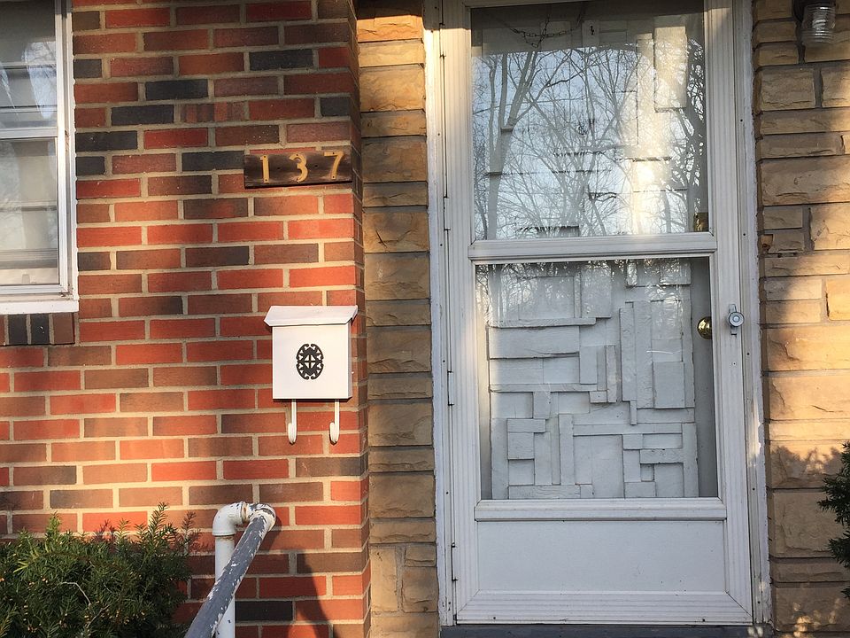 Bungalow Style Unit Entrance