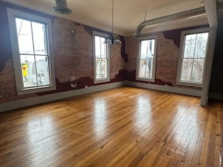 100 N Main St — Photo 4