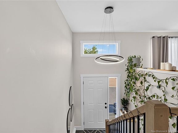 5th image of 132 Donat Cres
