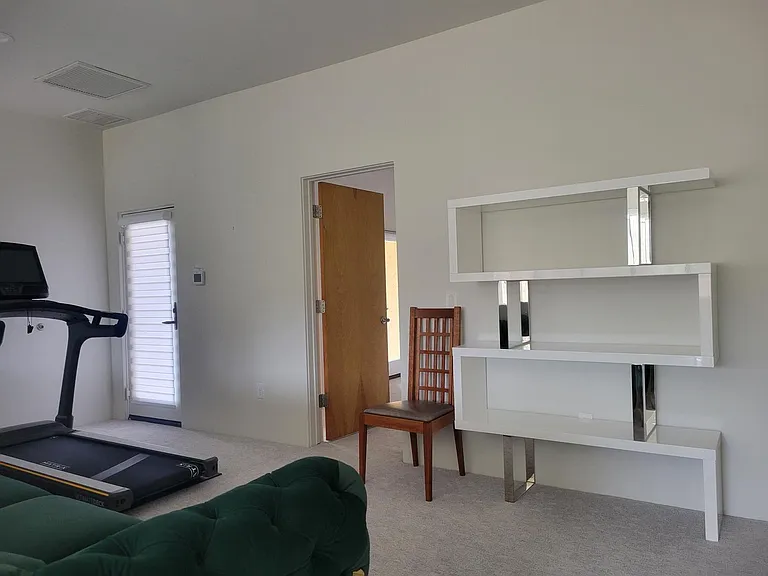 3225 E 3rd St — Photo 23