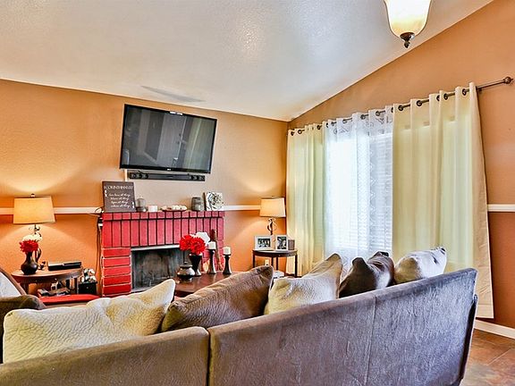 5th image of 24389 Saint Thomas Ave