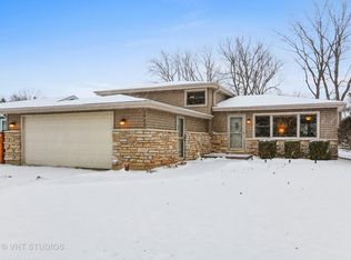 1925 Moore Ave, St Charles, IL 60174