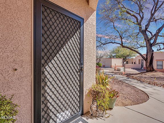 2nd image of 1541 N Paseo La Tinaja