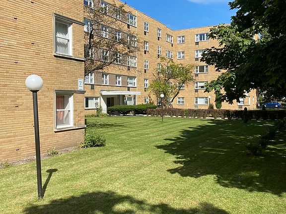 2nd image of 6160 N Damen Ave APT 205