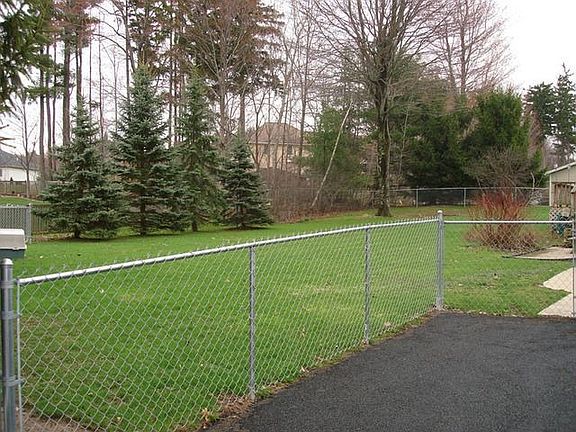 3rd image of 21 Deerpath Dr