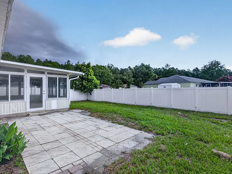 1845 Saga Ct — Photo 34