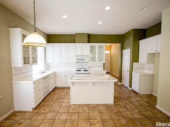 5th image of 16 Crossley Ct