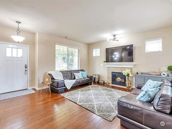 3rd image of 1603 Amethyst Street SE