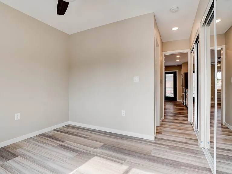 418 10th Ave — Photo 15