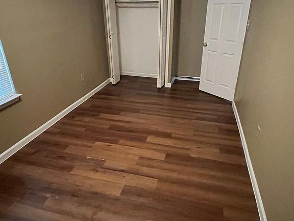 3rd image of 976 E Allen Ave