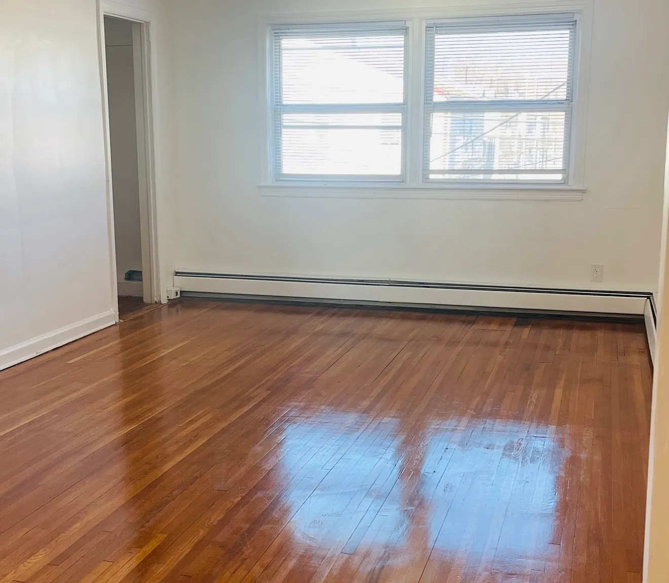 3 bed, 950 sqft, $2,600 — Photo 1